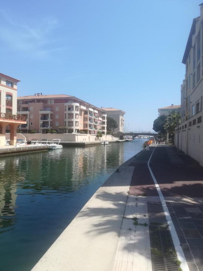 Sur Le Quai De Port Frejus Appartement Buitenkant foto
